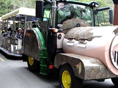 Choo-choo! All Aboard the Taipei Zoo’s Pangolin and Frog Trains!