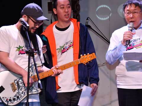 臺北市長柯文哲演唱杜鵑花_博得滿堂喝采.JPG