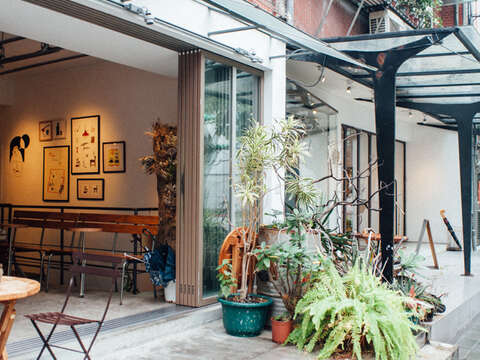 一間間不同類型的店面,形塑出特有的富錦街生活風格。(圖/富錦樹提供)