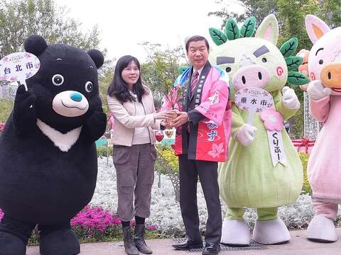 日本鹿耳島縣垂水市市長與吉祥物GURIBU、SAKURA.JPG