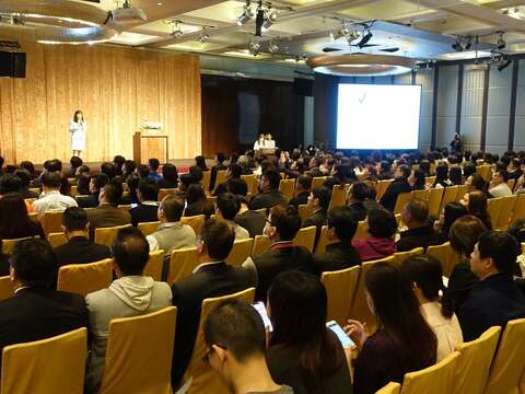 臺北市政府觀光傳播局今日(3月27日)舉辦旅館業界說明會，現場吸引近300位旅館業者參加。.JPG