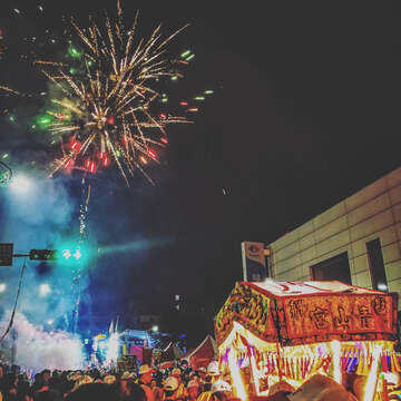 艋舺青山祭因其多元的宗教內涵與文史背景,讓年輕族群得以不同面貌認識台北廟會。(圖/存摺攝影)