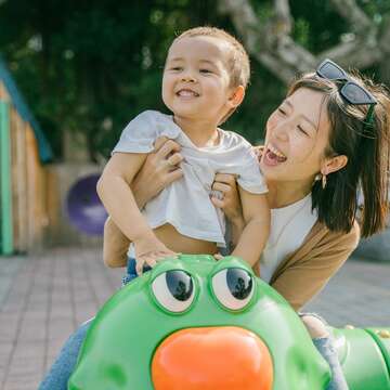 當我們玩在公園裡 有一座屬於大家的遊樂場