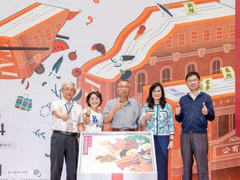 台北傳統市場節將在周末登場，台北市產發局王三中副局長(左一)、台北市市場處陳庭輝處