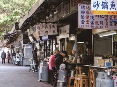 慈聖宮媽祖廟前的小吃,是台北人不變的美食記憶。