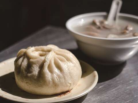 3.四神湯配肉包