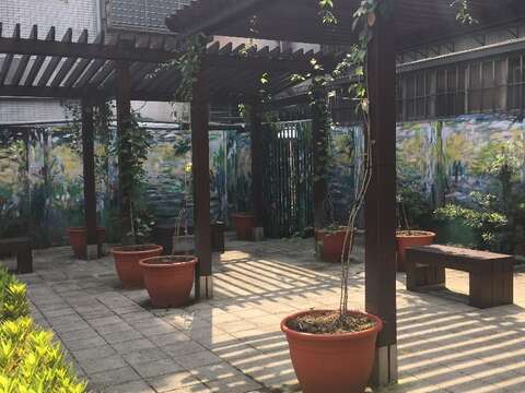 園圃內供植栽攀爬之花架