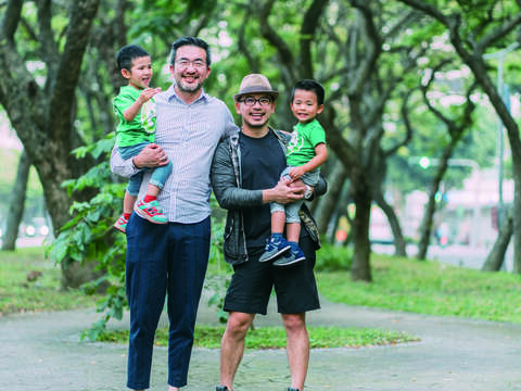 林志杰與Jona時常在各個場合以一家四口的形象登場,讓大家知道,愛不分你我。(攝影/KRIS KANG)