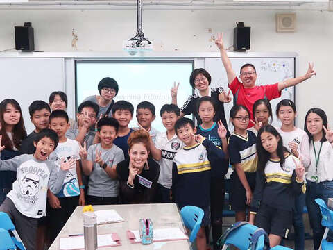 Gen受邀到台北市中山國小參與「菲律賓文化論壇」，讓小學生對於菲律賓有更多的了解。（圖／Gen）