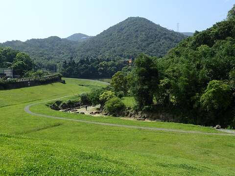 大溝溪溪畔公園壯觀的溪谷景觀