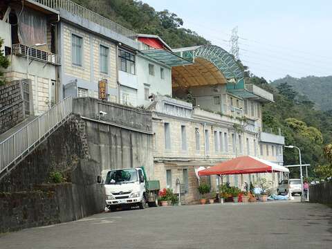 圓覺寺建築主體由砂岩石塊所砌成，景觀樸實、環境清幽