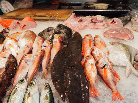 不用遠赴漁港，在東門市場就能買到現捕的新鮮魚貨。(攝影／羅健宏)