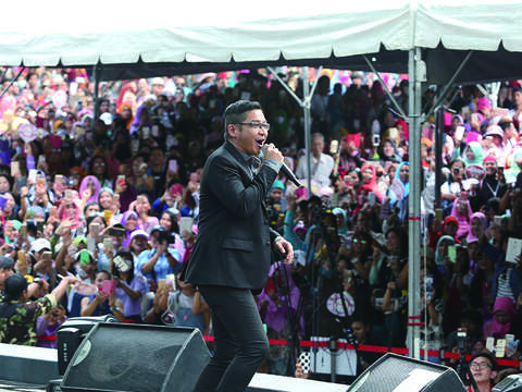 去年的穆斯林嘉年華邀請到有印尼「情歌王子」之稱的歌手Pasha Ungu來台演出。（圖／台北市觀光傳播局）