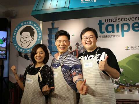 Jason Wang與局長劉奕霆及學姐黃瀞瑩組成「夢幻臺北味團隊」接受主持人吳鳳的食材大挑戰.JPG