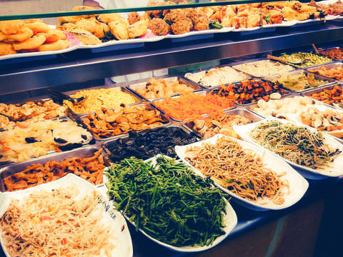 Ku suggests that visitors eat with locals at a lunchbox restaurant to discover the delicacies of Taiwanese food. (Photo / Yang Yen Ping)