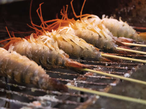 エビ釣り楽しいだけでなく実際に食べることもでき、更にローカルな文化を楽しむ機会でもあります。(写真/Taiwan Scene)