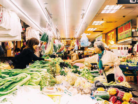 Traditional markets are the best place to experience local life and feel the human touch of Taipei City. (Photo / Jiang Youren)