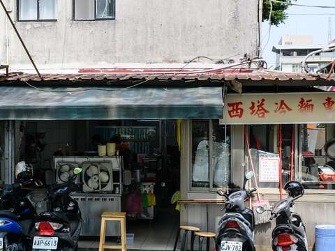「兄弟麵館」的西塔冷麵,醬汁偏韓式調味,酸甜清爽的滋味讓人暑意全消。
