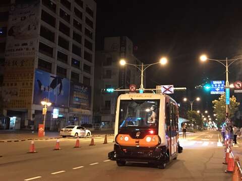 北市府積極測試「無人小巴」，期望以創新思維讓台北的交通走向未來。（圖／台北市資訊局）