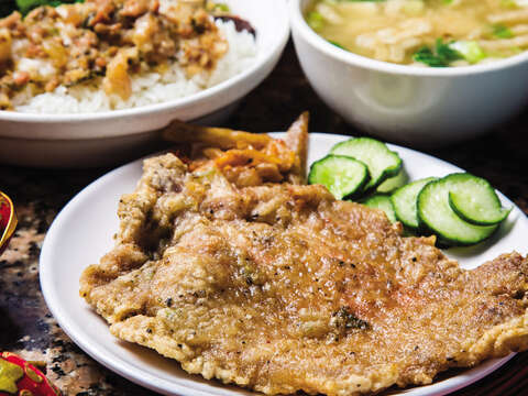 東一排骨本店　 古き良き時代の懐かしい味
