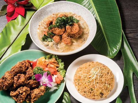 豚のから揚げ、鰻の赤粕漬け揚げと煮込み白菜、からすみチャーハンは金蓬萊の看板メニューです。
