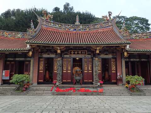 精緻典雅的廟宇–劍潭古寺