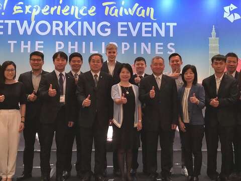 臺北市政府江春慧專委與經濟部國貿局王組長、MEET_TAIWAN曾主任及臺灣MICE相關業者們於菲律賓馬尼拉大合影