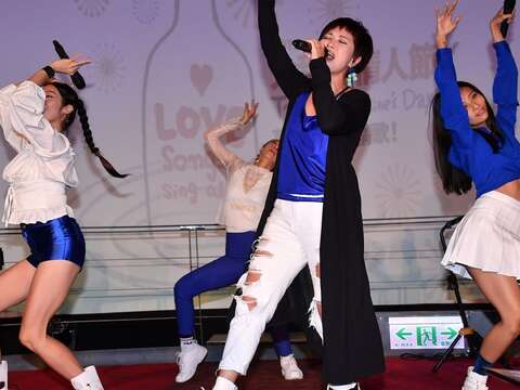 (圖二)Hot_Shock哈騷客樂團帶來精彩表演