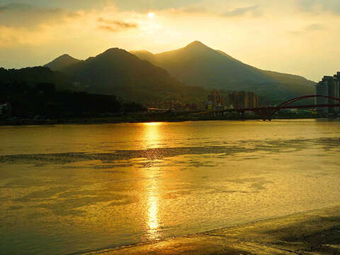 關渡碼頭的夕陽河景 美不勝收