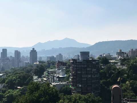 自少帥禪園遠眺觀音山