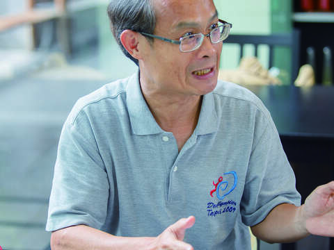 北市圖秘書劉振中分享在超商就能借書的服務，使閱讀能跟生活緊密結合。