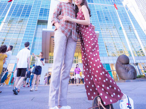 Malaysian Internet Sensation, Xue Jie Spend Chinese Valentine’s Day Together – Experiencing the Romantic Ambiance of Qixi Festival