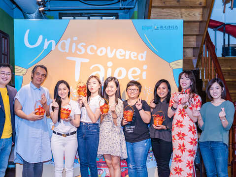 Malaysian Internet Sensation, Xue Jie Spend Chinese Valentine’s Day Together – Experiencing the Romantic Ambiance of Qixi Festival