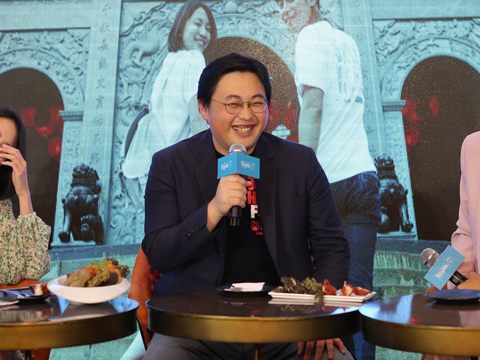 北市觀光傳播局邀請泰國網路超高人氣另類美女旅遊部落客I ROMA ALONE擔任觀光宣傳大使，也特別邀請臺灣知名旅遊達人楊子儀共同宣傳臺北.JPG