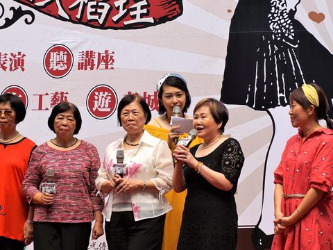 來自大稻埕的毛斷女特別分享當年的休閒娛樂就是看電影、唱歌