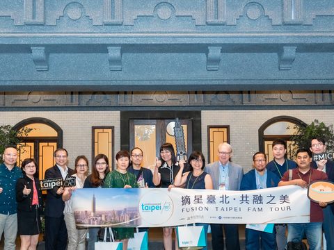 臺北市政府觀光傳播局李麗珠副局長與海外貴賓合影