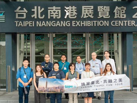 業者參訪今年甫全新落成啟用的南港展覽館2館