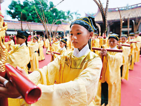 釈奠で有名な踊り「佾舞」は東アジアにおける重要な無形文化遺産です。