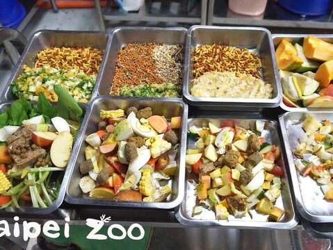 為了滿足館區內大大小小、各種動物的特殊需求