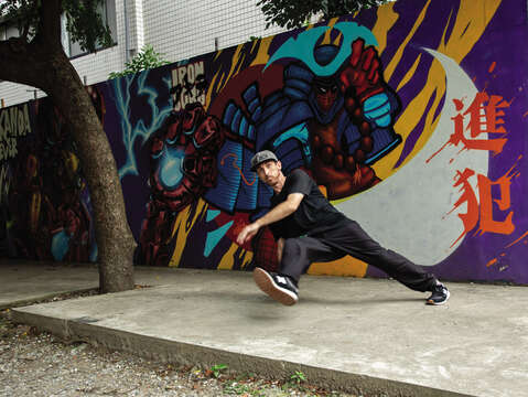 Krishna specializes in moves with an emphasis on the movement of the feet. (Photo / Debby Wang)