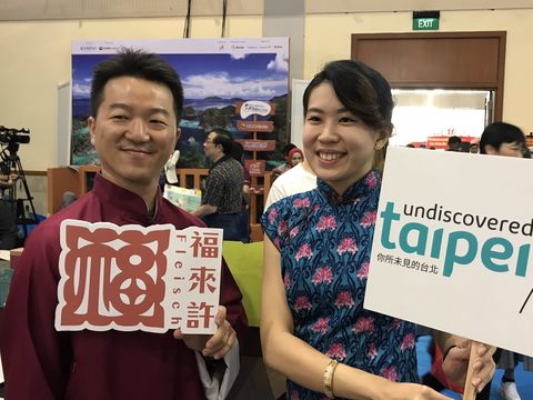 福來許提供旅展民眾免費旗袍體驗