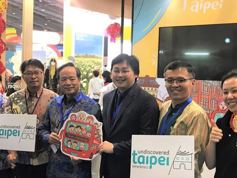 觀傳局長劉奕霆與華航呂若阜總經理及貴賓們一起公布「Undiscovered_Taipei清真假期」超優惠自由行專案