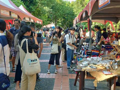 民眾熱情參與「1930摩登大稻埕」市集活動。