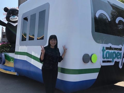 臺北市觀傳局李麗珠副局長邀請大家於10月10-20日至國慶嘉年華現場感受臺北主題花車魅力