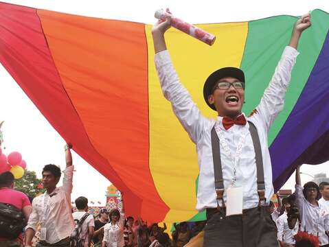 台灣同志遊行每年吸引許多同志運動支持者與勇於站出來的同志，在台北街頭發聲。（圖／中央社）