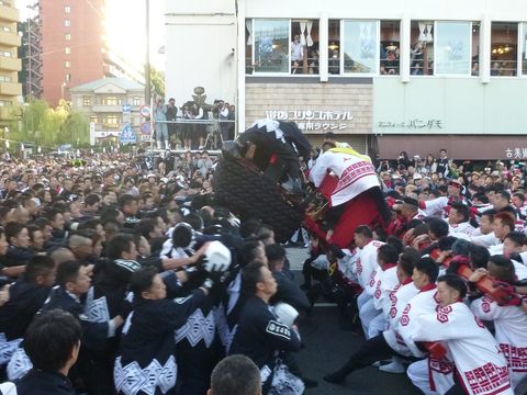 充滿生命力的撞轎祈福盛典.JPG