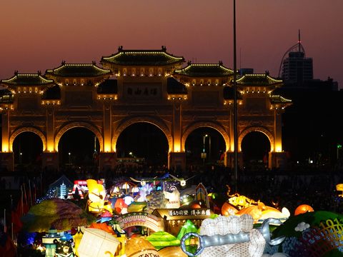 23輛主題花車點亮臺北國慶夜晚.JPG