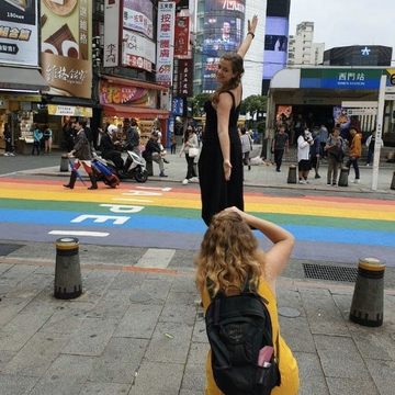 英國部落客於西門町彩虹地景打卡分享
