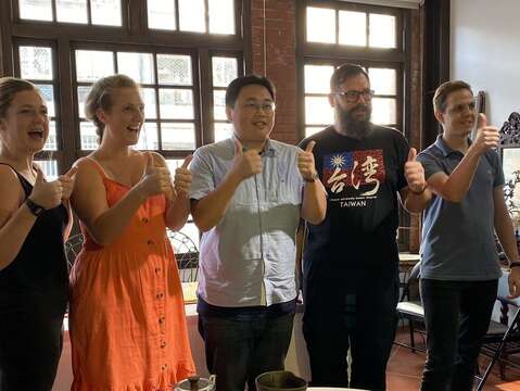 European Bloggers Visit Dadaocheng to See Historic Monuments, Sample Aromatic Tea