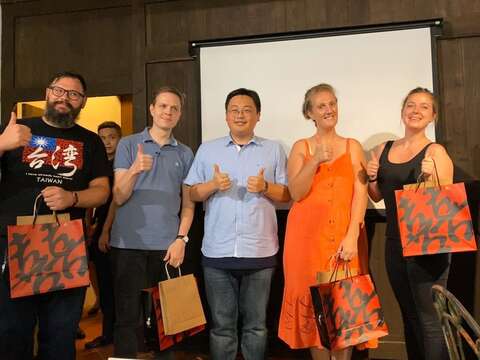 European Bloggers Visit Dadaocheng to See Historic Monuments, Sample Aromatic Tea